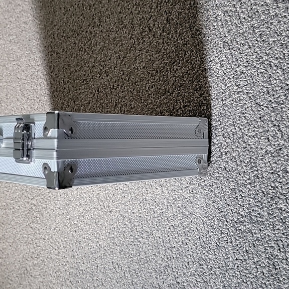 200 Poker Chips Cards and Case - Picture 3 of 4